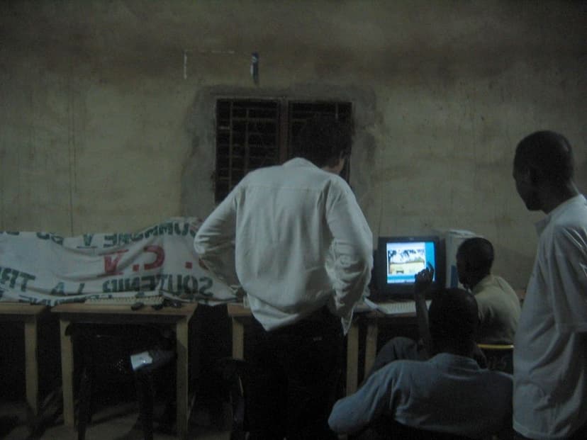 Salle informatique d'un centre communautaire à Bamako, Mali